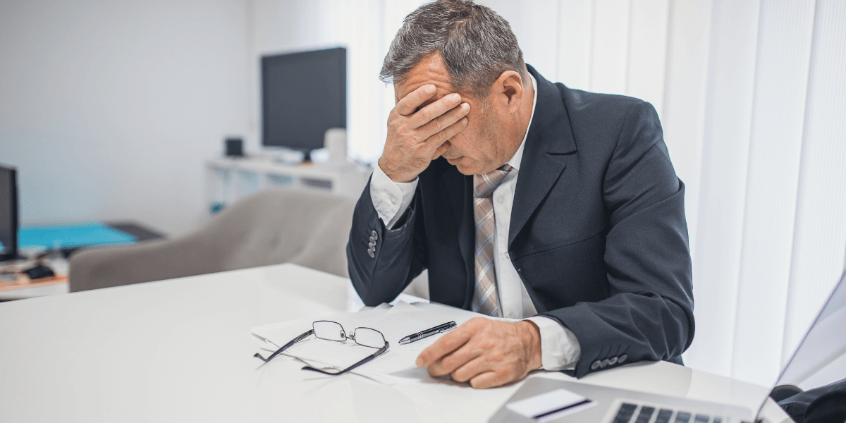 Allt fler äldre upplever att arbetslivet stänger dörren långt innan pensionsåldern.