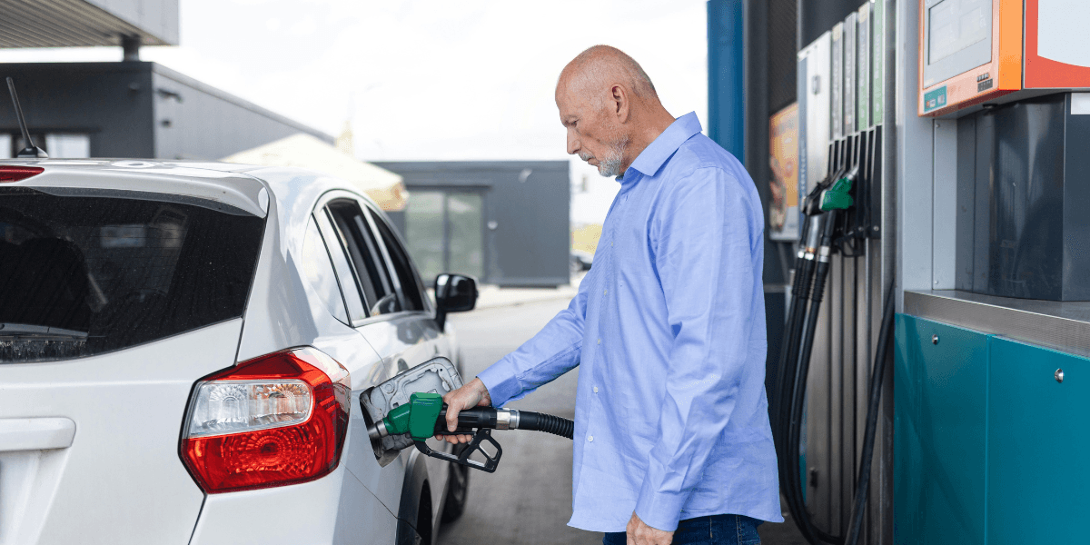 Det kan svida till i plånboken om du kör bil med bensin eller diesel. (Foto: Getty Images för Unsplash)