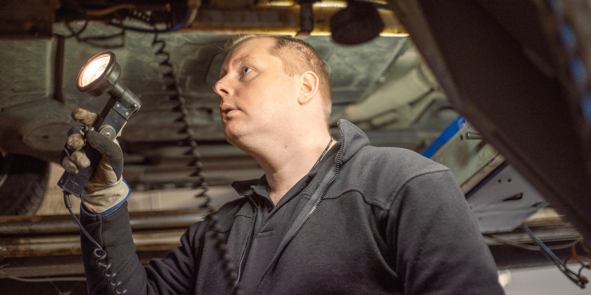 Vem har rätt? Polisen eller besiktningen? (Foto: Transportstyrelsen och Liza Simonsson)
