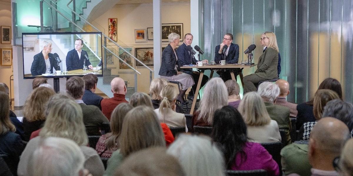 Tisdagen den 4 november samlades ett stort antal deltagare i Skandias lokaler i Stockholm för ett samtal på temat: "Dags att pensionera ålderismen – om Sveriges nästa arbetsliv".