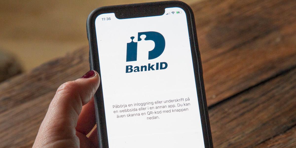 Mobilt bankID, bank-id, i mobiltelefon som kan användas för att legitimera sig på internet eller för digital signering. Bankid, företaget bakom bank-id, uppmanar till att tänka på säkerheten när du använder ditt bank-id.